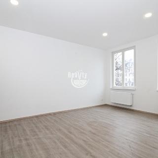 Pronájem bytu 1+kk a garsoniéry 32 m² Jihlava, Masarykovo náměstí