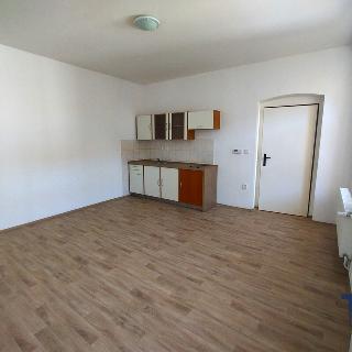 Pronájem bytu 1+kk a garsoniéry 25 m² Jaroměř, Komenského