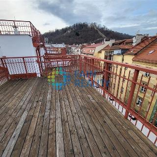 Pronájem bytu 1+kk a garsoniéry 45 m² Praha, Petřínská