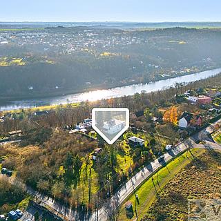 Prodej stavební parcely 858 m&sup2; Husinec