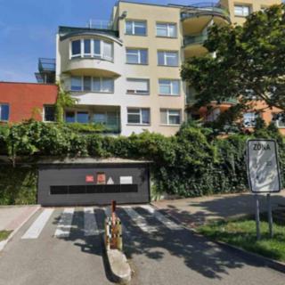 Pronájem parkovacího místa 11 m² Praha Hlubočepy, Voskovcova