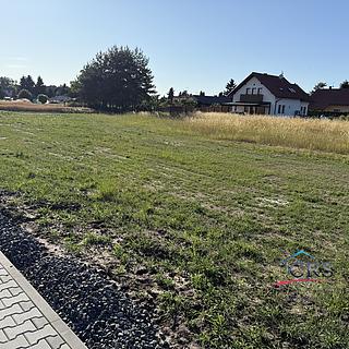 Prodej stavební parcely 972 m&sup2; Sány