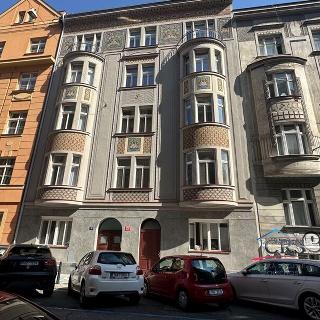 Prodej bytu 1+kk a garsoniéry 22 m² Praha, Sochařská