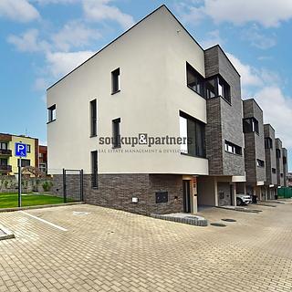 Pronájem rodinného domu 220 m&sup2; Praha