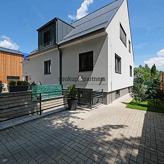 Prodej bytu 2+kk 75 m&sup2; Praha