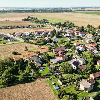 Prodej stavební parcely 1 073 m² Velké Všelisy, 