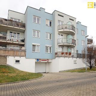 Pronájem bytu 3+kk 93 m² Praha, Dělená