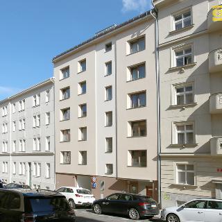 Pronájem bytu 1+kk a garsoniéry 36 m² Praha, Mojmírova