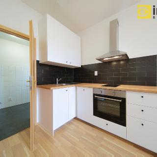 Pronájem bytu 1+kk a garsoniéry 36 m² Plzeň, Guldenerova