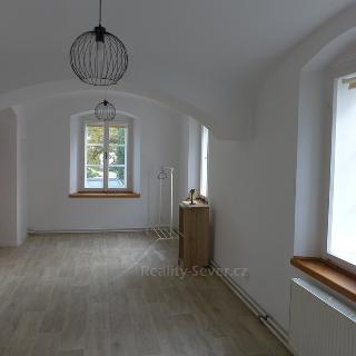 Pronájem bytu 1+1 36 m² Nový Bor, Palackého náměstí