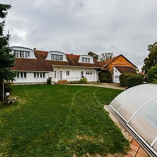 Prodej rodinného domu 256 m&sup2; Suchdol