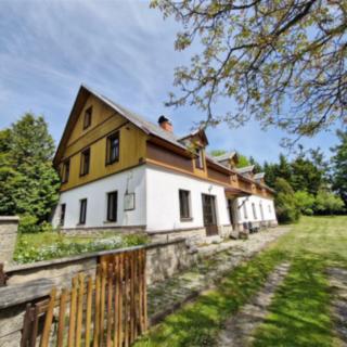 Prodej rodinného domu 500 m² Lovečkovice Náčkovice