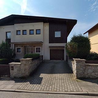 Prodej rodinného domu 280 m&sup2; Dobrovice