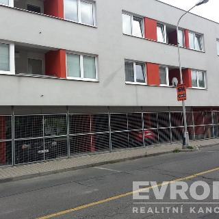 Pronájem parkovacího místa 20 m² Hradec Králové, Všehrdova