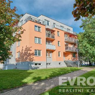 Prodej bytu 2+kk 47 m² Pardubice, Dubová