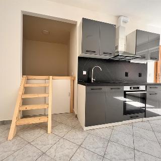 Prodej bytu 1+kk a garsoniéry 54 m² Nupaky, Za Hotelem