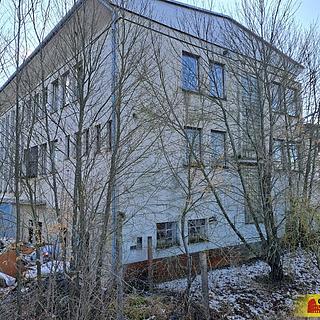 Prodej komerčního pozemku 28639 m&sup2; Uherčice