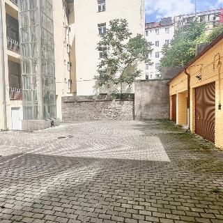 Prodej parkovacího místa 40 m² Praha, 