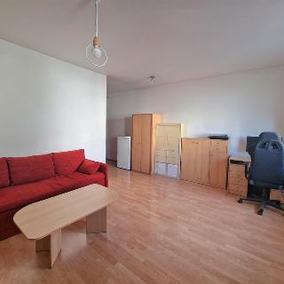 Pronájem bytu 1+kk a garsoniéry 35 m² Praha, 