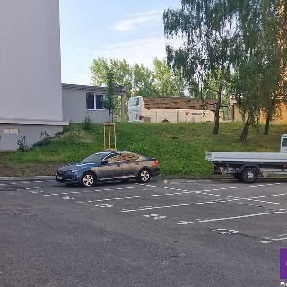 Pronájem parkovacího místa 13 m² Praha, 