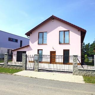 Prodej rodinného domu 204 m² Chýně, 