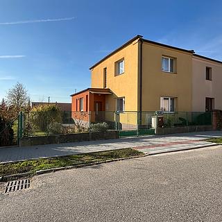 Prodej rodinného domu 102 m&sup2; Hradec Králové