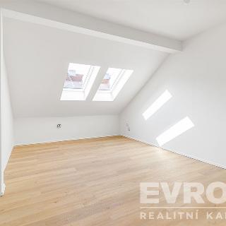 Prodej bytu 2+kk 41 m² Praha, Jagellonská