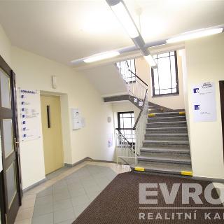 Pronájem kanceláře 24 m² Praha, Domažlická