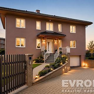 Pronájem rodinného domu 334 m&sup2; Průhonice