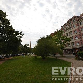 Prodej bytu 2+kk 45 m² Praha, náměstí Dr. Václava Holého