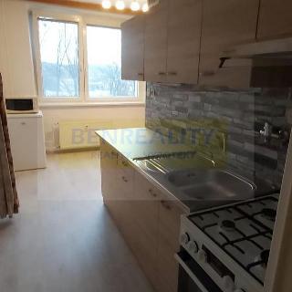 Pronájem bytu 2+1 58 m² Zlín, L. Váchy