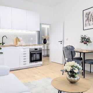 Prodej bytu 2+kk 51 m² Praha, Ruská