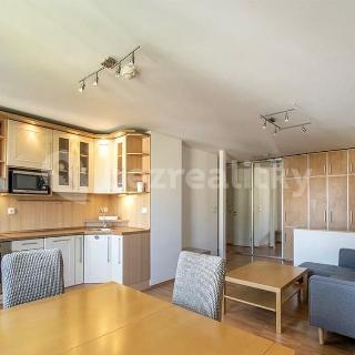 Prodej bytu 2+kk 56 m² Praha, Šmeralova