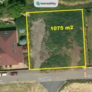Prodej stavební parcely 1 075 m² Veleň, U studánky