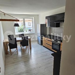 Prodej bytu 3+1 84 m² Mladá Vožice, Husovo náměstí