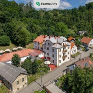 Prodej rodinného domu 1300 m² Český Šternberk