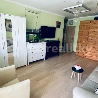 Prodej bytu 3+1 71 m² Praha, Jarníkova