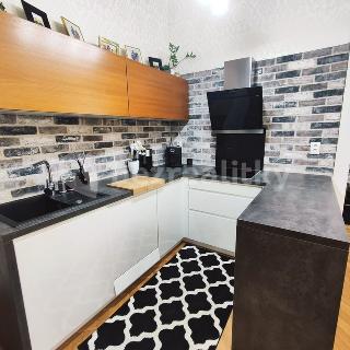 Prodej bytu 3+1 90 m² Praha, Baranova