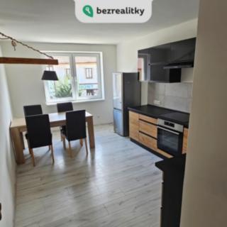 Prodej bytu 3+1 80 m² Mladá Vožice, Husovo náměstí