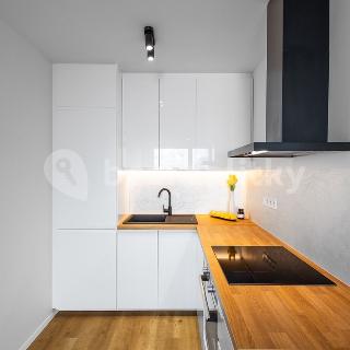 Prodej bytu 2+kk 44 m² Praha, Kyselova