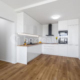 Prodej bytu 3+kk 67 m² Praha, Valentova