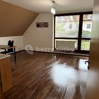 Prodej bytu 1+kk a garsoniéry 38 m² Jesenice, Lomená