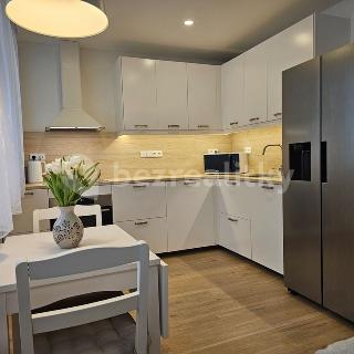 Prodej bytu 3+kk 65 m² Praha, Veltruská