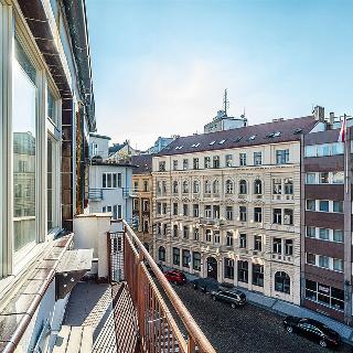 Pronájem bytu 1+kk a garsoniéry 30 m² Praha, Biskupský dvůr