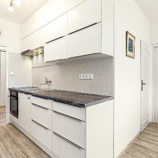 Prodej bytu 3+1 73 m² Praha, Jabloňová