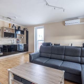 Prodej bytu 3+kk 76 m² Praha, Žehušická