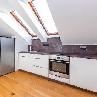 Pronájem bytu 3+1 90 m² Praha, Ruzyňská