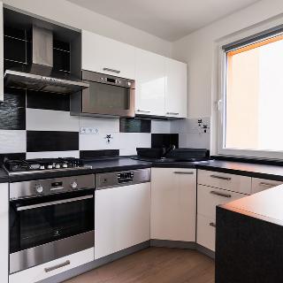 Pronájem bytu 4+kk 90 m² Praha, Rozšířená