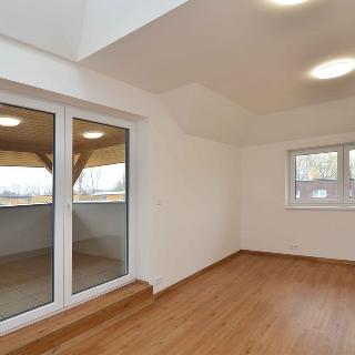 Prodej bytu 3+1 104 m² Úhonice, Otakara Kádnera