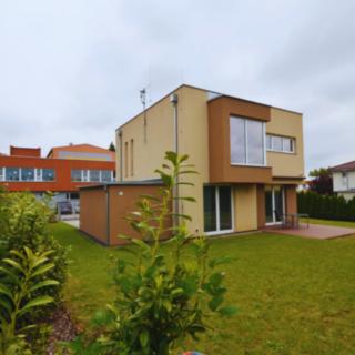 Prodej rodinného domu 137 m² Praha Řeporyje, Od školy
